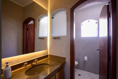 Casa à venda com 600m², 4 quartos e 2 vagas Casa à venda com 600m², 4 quartos e 2 vagasBanheiro Social