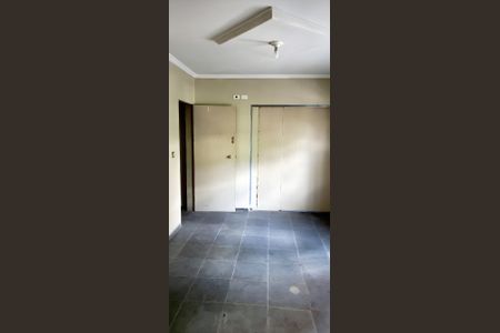 Casa para alugar com 300m², 2 quartos e sem vaga