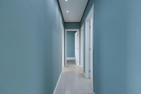 Corredor de apartamento para alugar com 3 quartos, 80m² em Passo D’areia, Porto Alegre