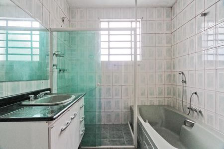 Casa para alugar com 232m², 4 quartos e 3 vagasBanheiro da Suíte