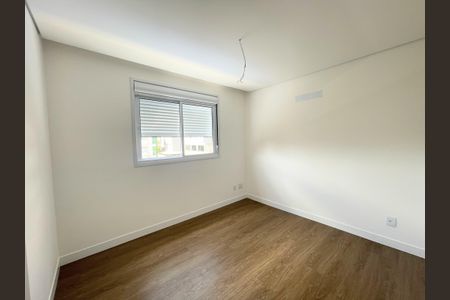 Apartamento à venda com 315m², 4 quartos e 4 vagasSemi-suíte 2