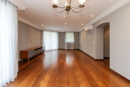 Apartamento para alugar com 180m², 3 quartos e 3 vagas Apartamento para alugar com 180m², 3 quartos e 3 vagasSala