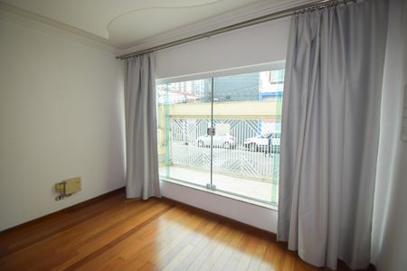 Casa à venda com 230m², 4 quartos e 3 vagasSala