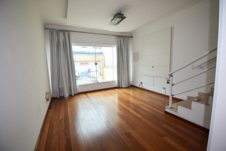 Casa à venda com 230m², 4 quartos e 3 vagasSala