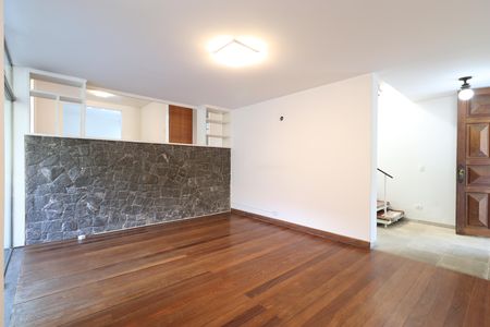 Casa à venda com 392m², 6 quartos e 5 vagasEscritório 