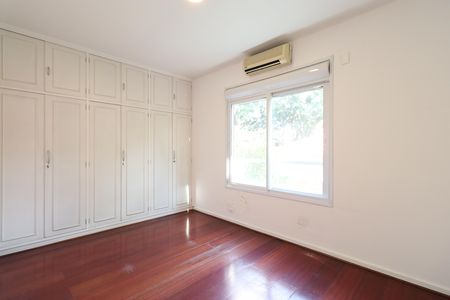 Casa à venda com 392m², 6 quartos e 5 vagasQuarto 5