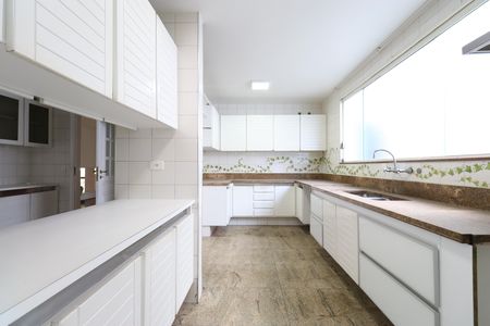 Casa à venda com 392m², 6 quartos e 5 vagasCozinha 
