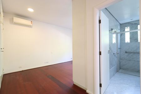 Casa à venda com 392m², 6 quartos e 5 vagasSuite 