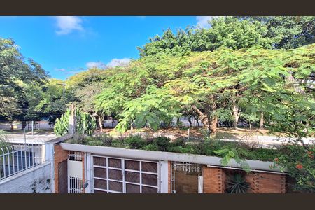 Casa à venda com 392m², 6 quartos e 5 vagas Casa à venda com 392m², 6 quartos e 5 vagasVista