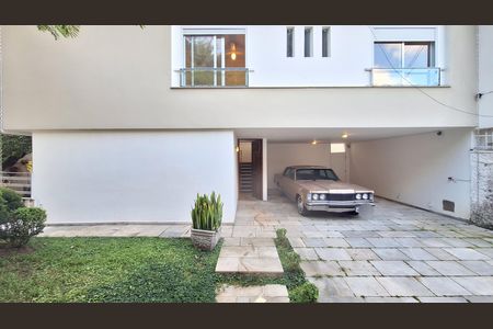 Casa à venda com 392m², 6 quartos e 5 vagas Casa à venda com 392m², 6 quartos e 5 vagasGaragem