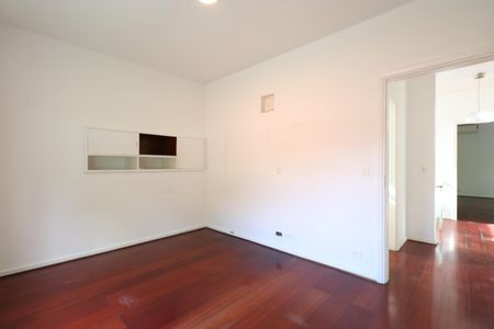 Casa à venda com 392m², 6 quartos e 5 vagasQuarto 5