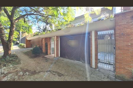 Casa à venda com 392m², 6 quartos e 5 vagas Casa à venda com 392m², 6 quartos e 5 vagasFachada