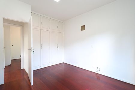 Casa à venda com 392m², 6 quartos e 5 vagasQuarto 3