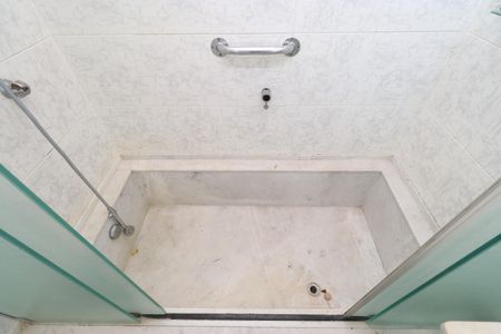 Casa à venda com 392m², 6 quartos e 5 vagasBanheiro Social 