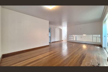 Casa à venda com 392m², 6 quartos e 5 vagas Casa à venda com 392m², 6 quartos e 5 vagasSala