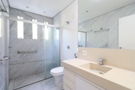 Casa à venda com 392m², 6 quartos e 5 vagasBanheiro da Suíte