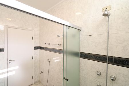 Casa à venda com 392m², 6 quartos e 5 vagasBanheiro Social 