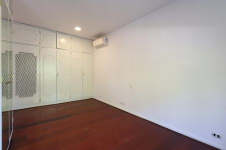 Casa à venda com 392m², 6 quartos e 5 vagasSuite 