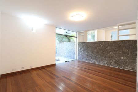 Casa à venda com 392m², 6 quartos e 5 vagasEscritório 