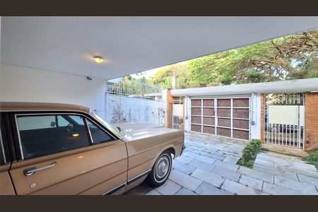 Casa à venda com 392m², 6 quartos e 5 vagas Casa à venda com 392m², 6 quartos e 5 vagasGaragem