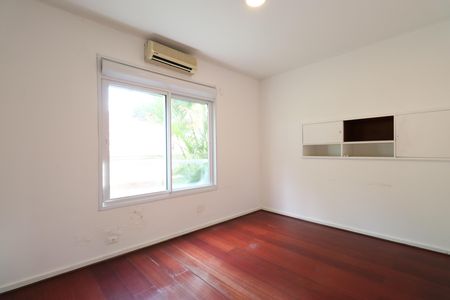 Casa à venda com 392m², 6 quartos e 5 vagasQuarto 5