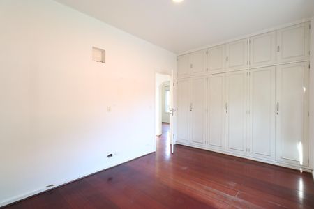 Casa à venda com 392m², 6 quartos e 5 vagasQuarto 5
