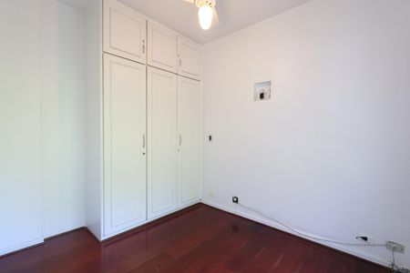 Casa à venda com 392m², 6 quartos e 5 vagasQuarto 4