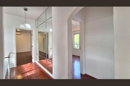 Casa à venda com 392m², 6 quartos e 5 vagas Casa à venda com 392m², 6 quartos e 5 vagasDetalhe