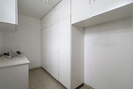 Casa à venda com 392m², 6 quartos e 5 vagasQuarto de serviço 