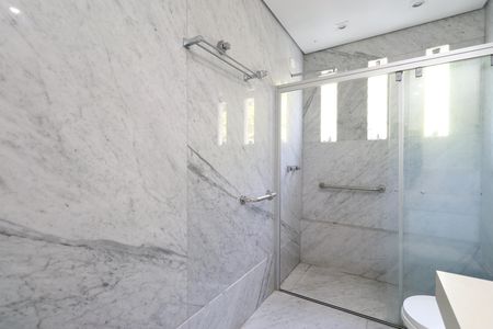 Casa à venda com 392m², 6 quartos e 5 vagasBanheiro da Suíte