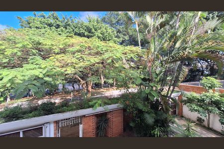 Casa à venda com 392m², 6 quartos e 5 vagas Casa à venda com 392m², 6 quartos e 5 vagasVista