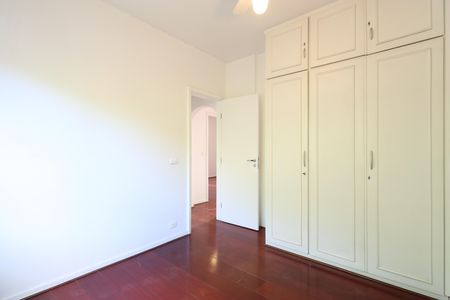Casa à venda com 392m², 6 quartos e 5 vagasQuarto 4