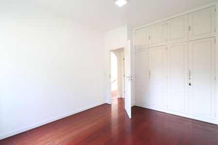 Casa à venda com 392m², 6 quartos e 5 vagasQuarto 3