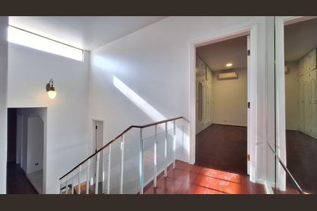 Casa à venda com 392m², 6 quartos e 5 vagas Casa à venda com 392m², 6 quartos e 5 vagasDetalhe