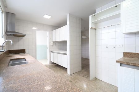 Casa à venda com 392m², 6 quartos e 5 vagasCozinha 