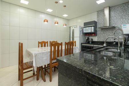 Casa à venda com 169m², 4 quartos e 2 vagasCozinha