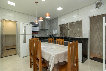 Casa à venda com 169m², 4 quartos e 2 vagasCozinha