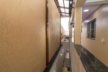 Casa à venda com 169m², 4 quartos e 2 vagasVista lateral externa