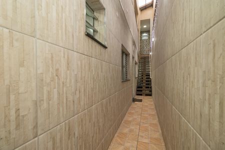 Casa à venda com 169m², 4 quartos e 2 vagasCorredor de acesso