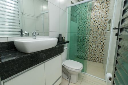 Casa à venda com 169m², 4 quartos e 2 vagasBanheiro 2