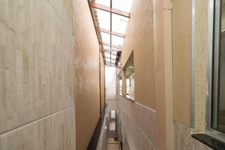 Casa à venda com 169m², 4 quartos e 2 vagasVista lateral externa