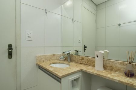 Casa à venda com 169m², 4 quartos e 2 vagasBanheiro 1