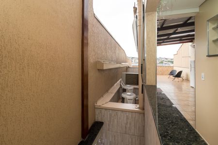 Casa à venda com 169m², 4 quartos e 2 vagasVista lateral externa