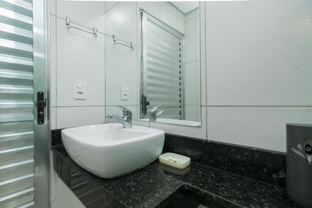 Casa à venda com 169m², 4 quartos e 2 vagasBanheiro 2