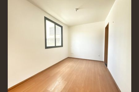 Quarto de apartamento à venda com 2 quartos, 77m² em Alto Barroca, Belo Horizonte