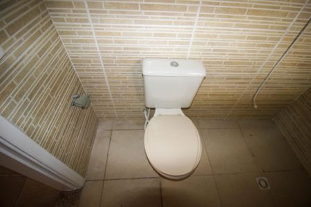 Casa de condomínio para alugar com 495m², 4 quartos e 5 vagasBanheiro 3