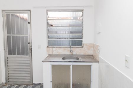 Sala/Cozinha de casa para alugar com 1 quarto, 45m² em Parque Ramos Freitas, São Paulo