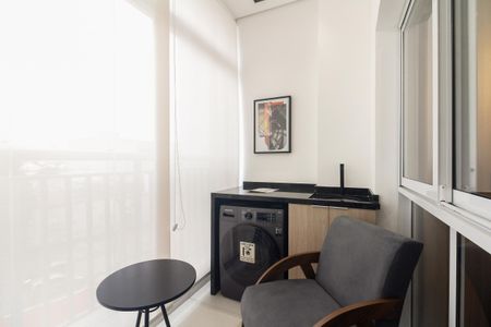 Studio para alugar com 35m², 1 quarto e sem vaga Studio para alugar com 35m², 1 quarto e sem vagaVaranda e Área de Serviço
