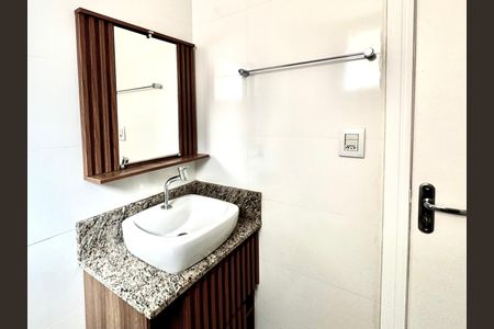 Apartamento para alugar com 62m², 2 quartos e 1 vagaBanheiro 