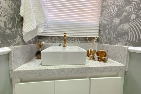 Apartamento à venda com 80m², 2 quartos e sem vaga Apartamento à venda com 80m², 2 quartos e sem vagaBanheiro de Serviço